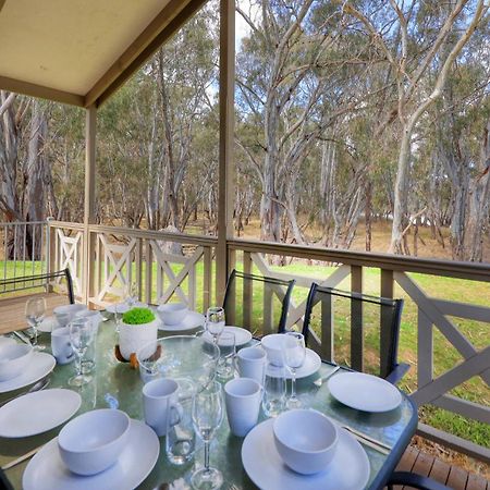 Deniliquin Riverside Caravan Park Dış mekan fotoğraf