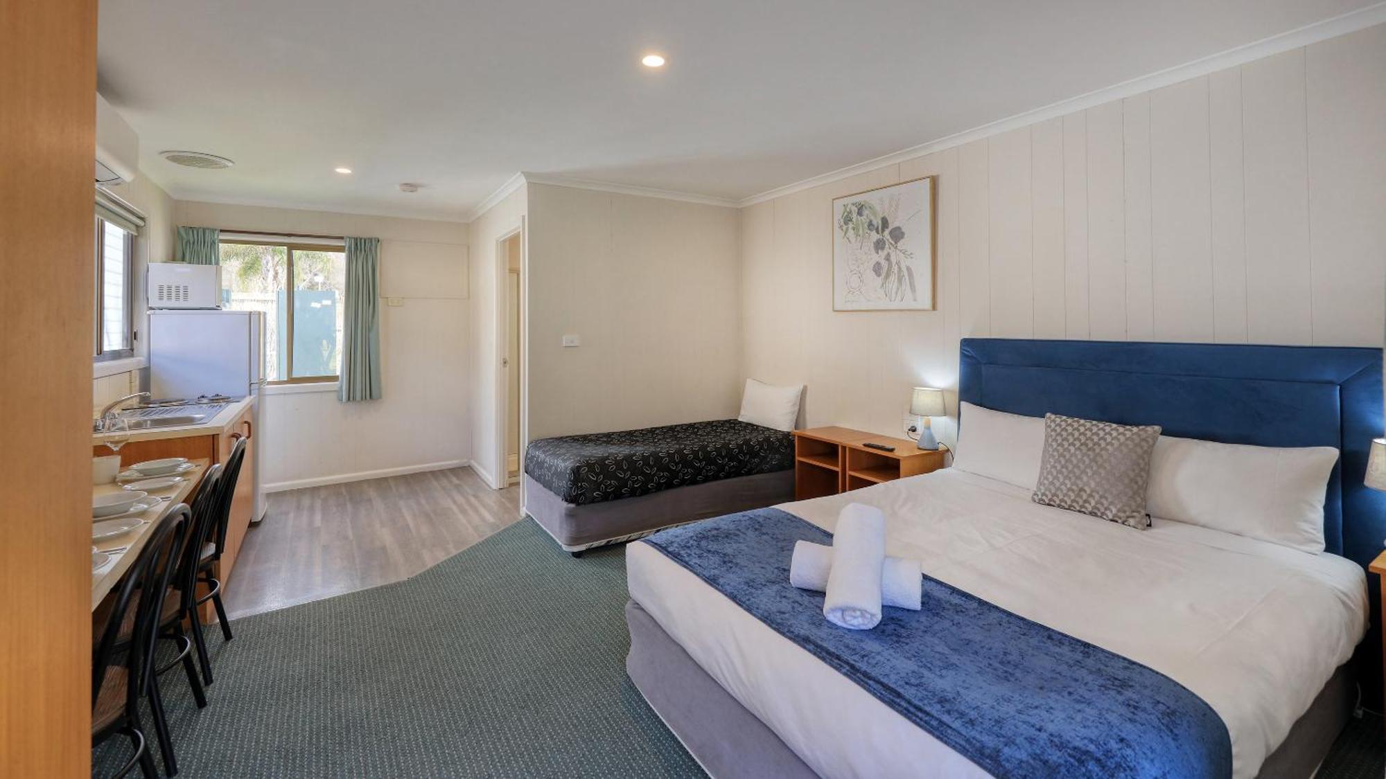 Deniliquin Riverside Caravan Park Dış mekan fotoğraf