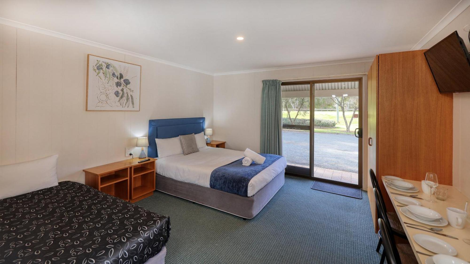 Deniliquin Riverside Caravan Park Dış mekan fotoğraf