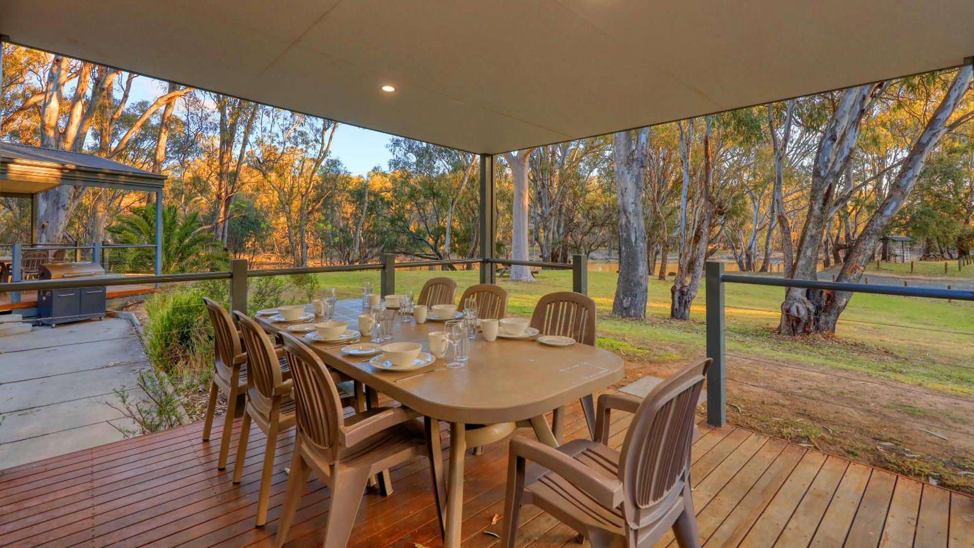 Deniliquin Riverside Caravan Park Dış mekan fotoğraf