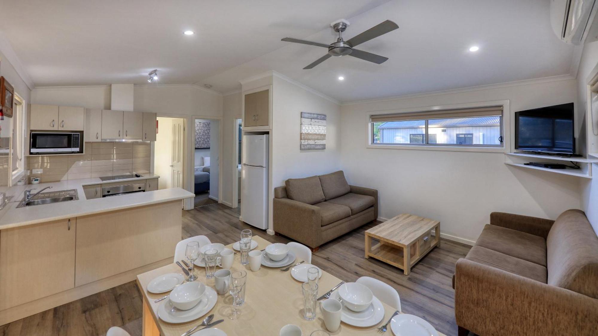 Deniliquin Riverside Caravan Park Dış mekan fotoğraf