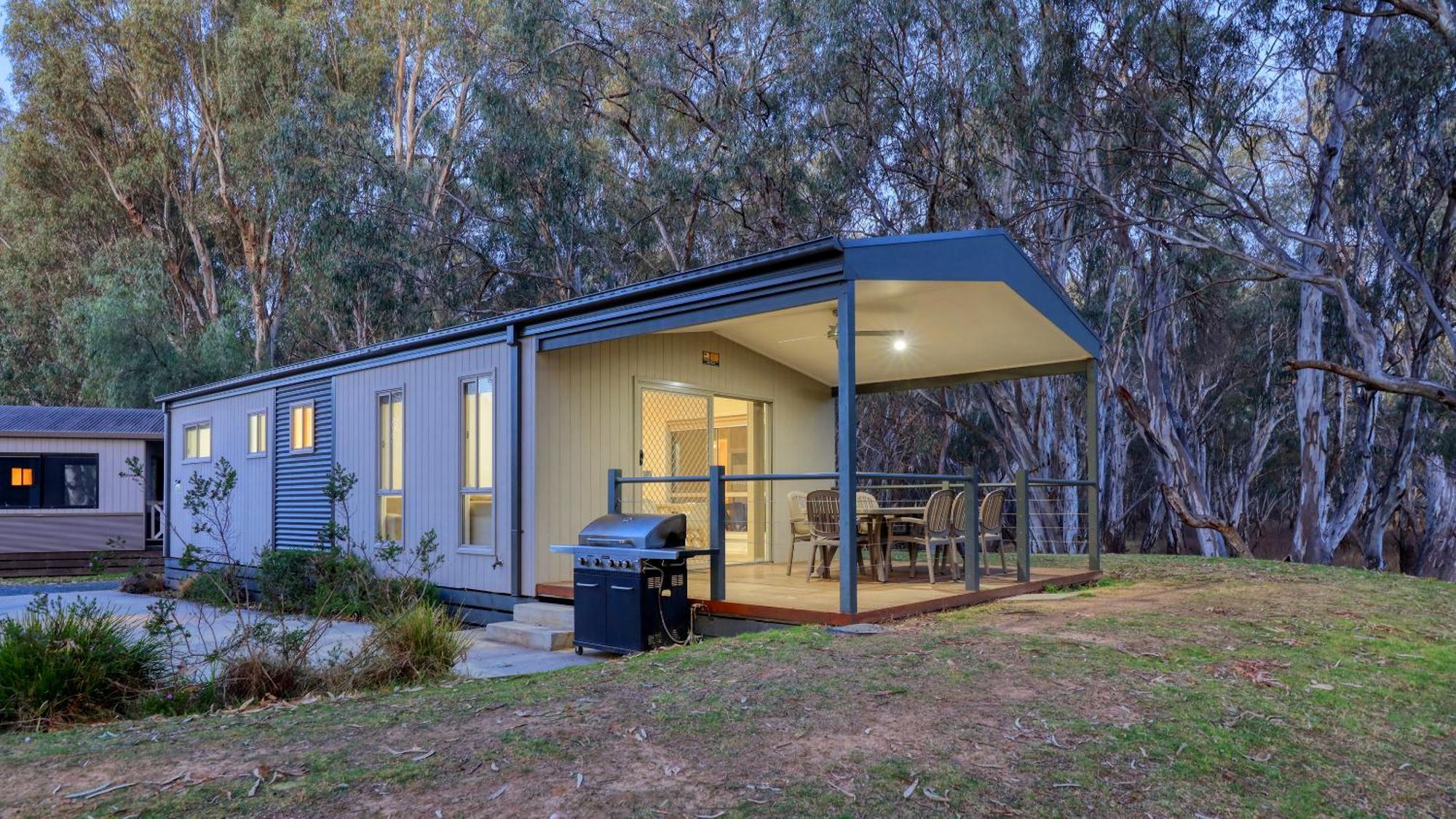 Deniliquin Riverside Caravan Park Dış mekan fotoğraf