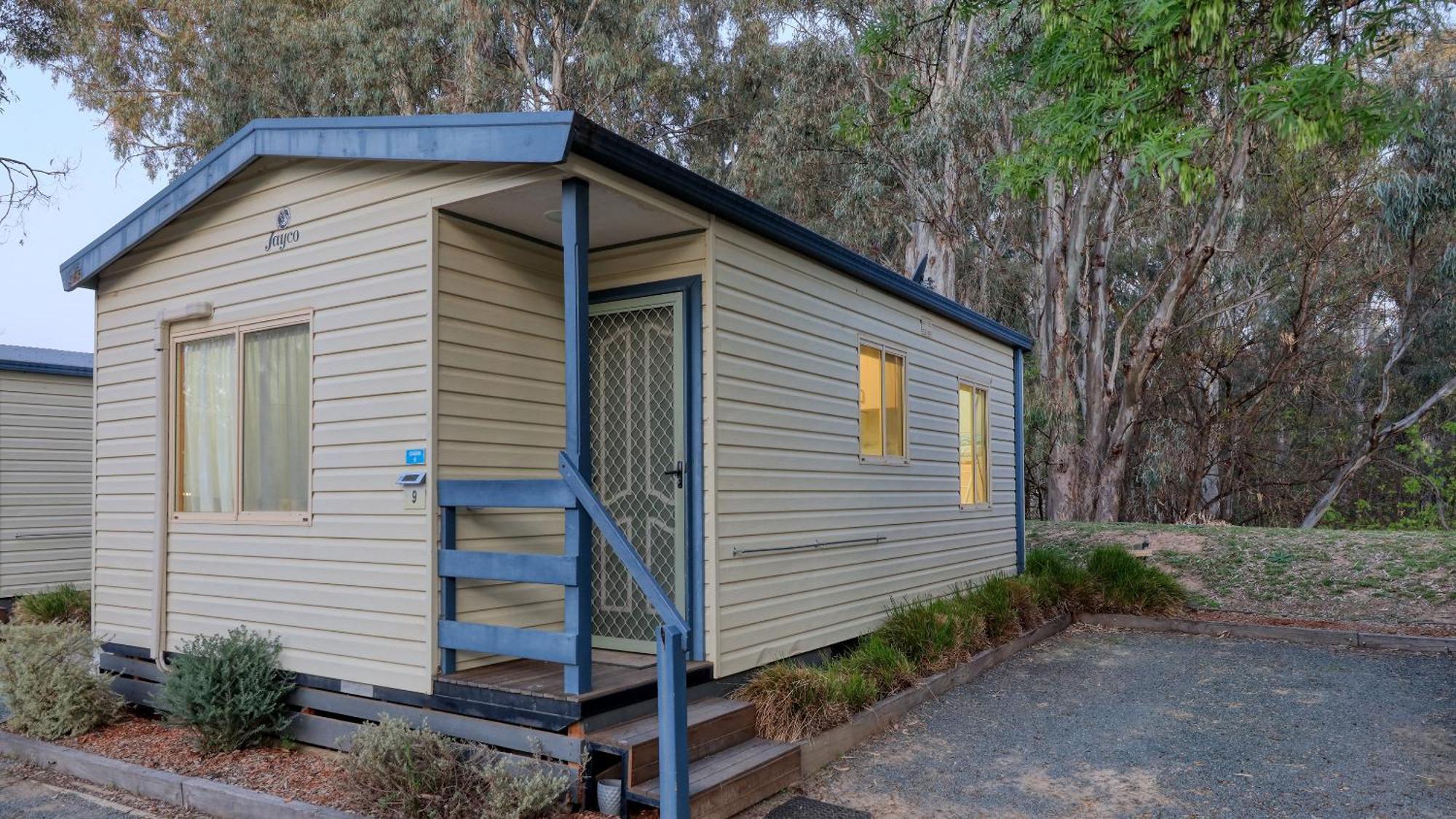 Deniliquin Riverside Caravan Park Dış mekan fotoğraf