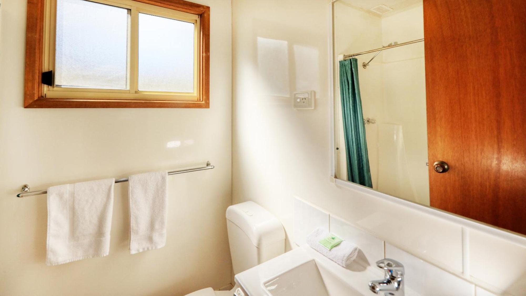 Deniliquin Riverside Caravan Park Dış mekan fotoğraf