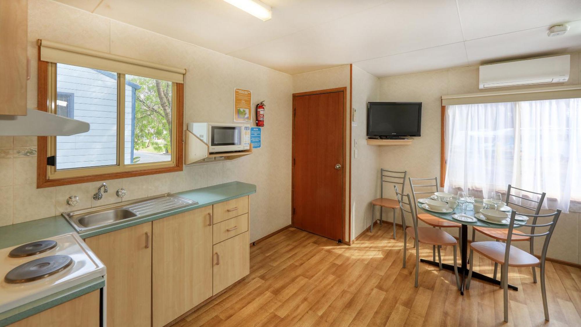 Deniliquin Riverside Caravan Park Dış mekan fotoğraf