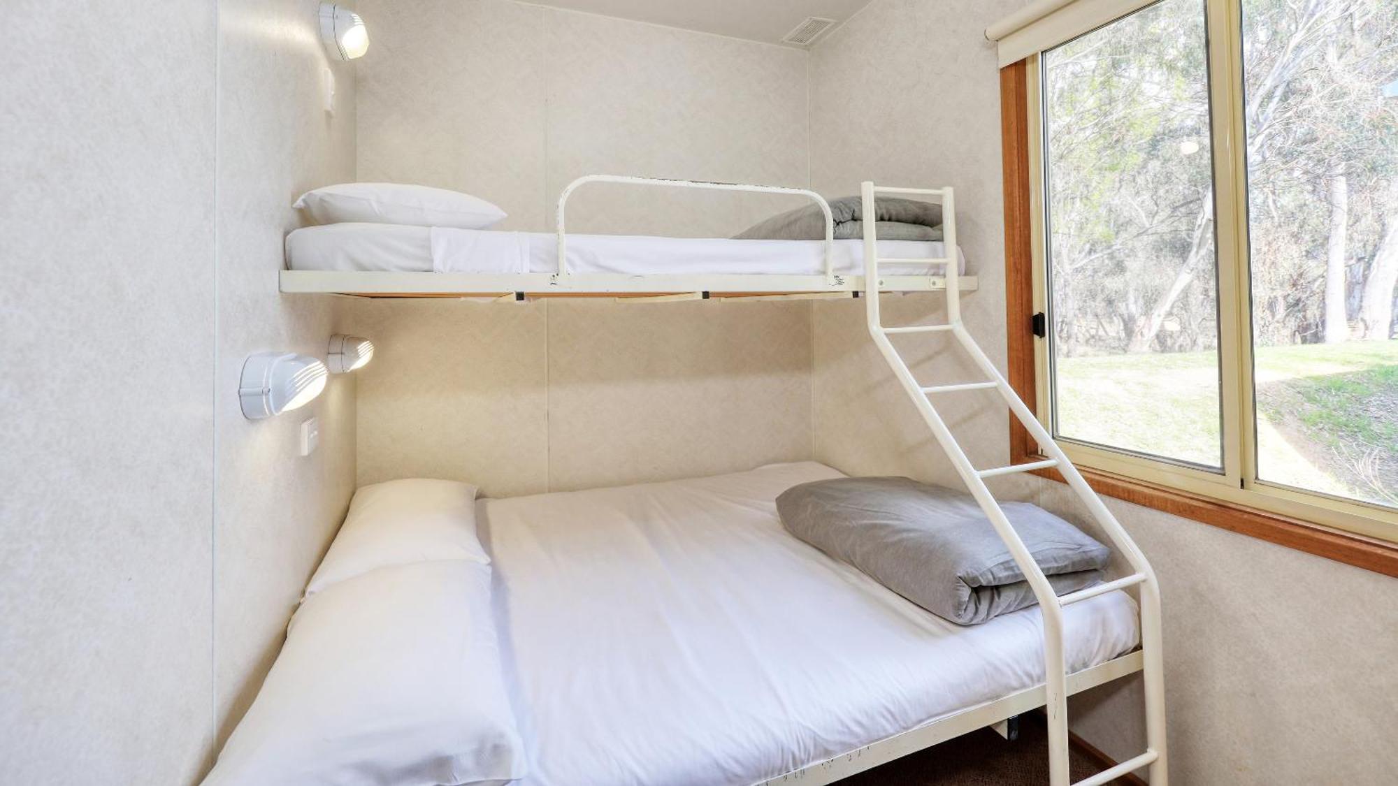 Deniliquin Riverside Caravan Park Dış mekan fotoğraf