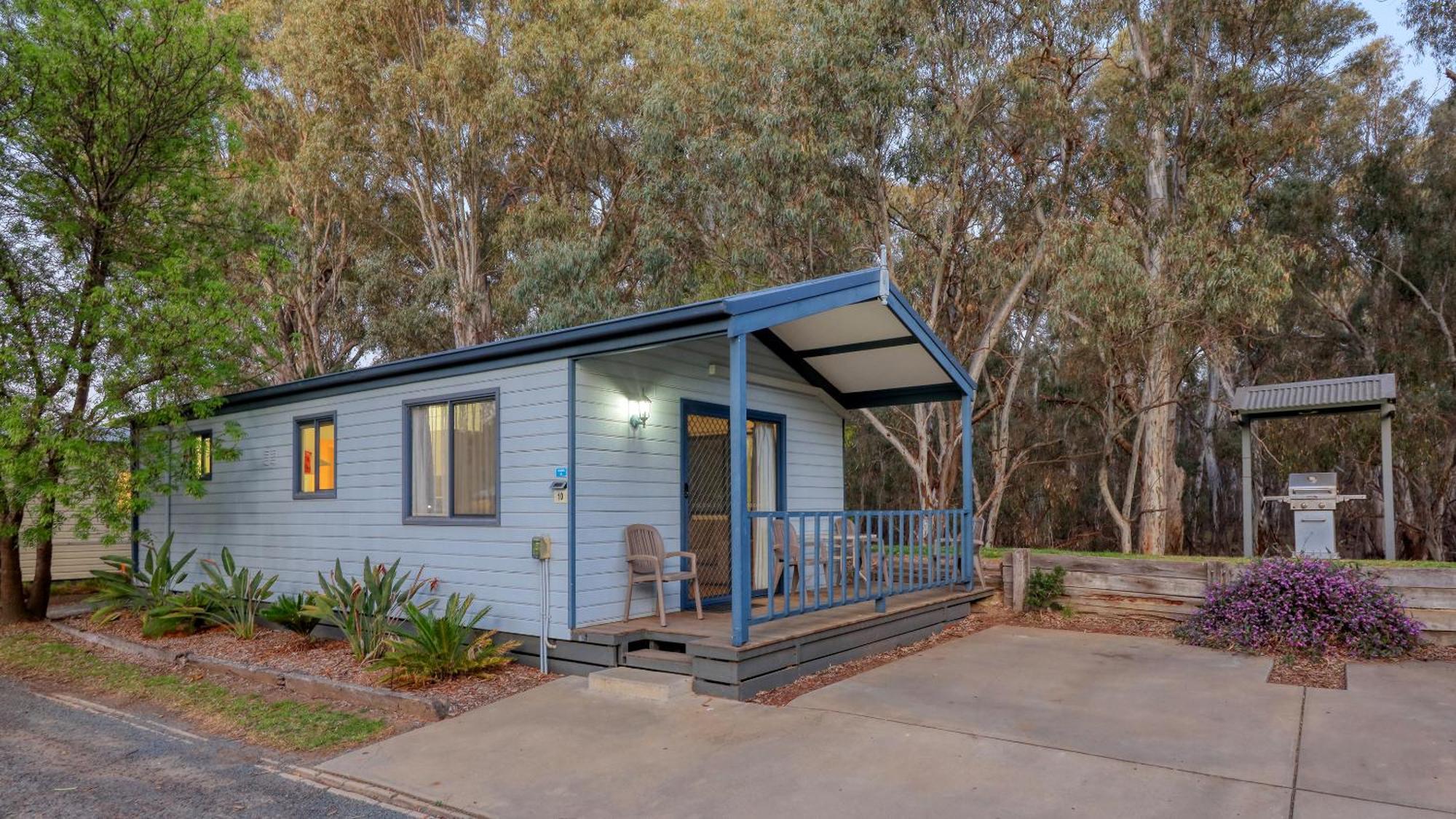 Deniliquin Riverside Caravan Park Dış mekan fotoğraf