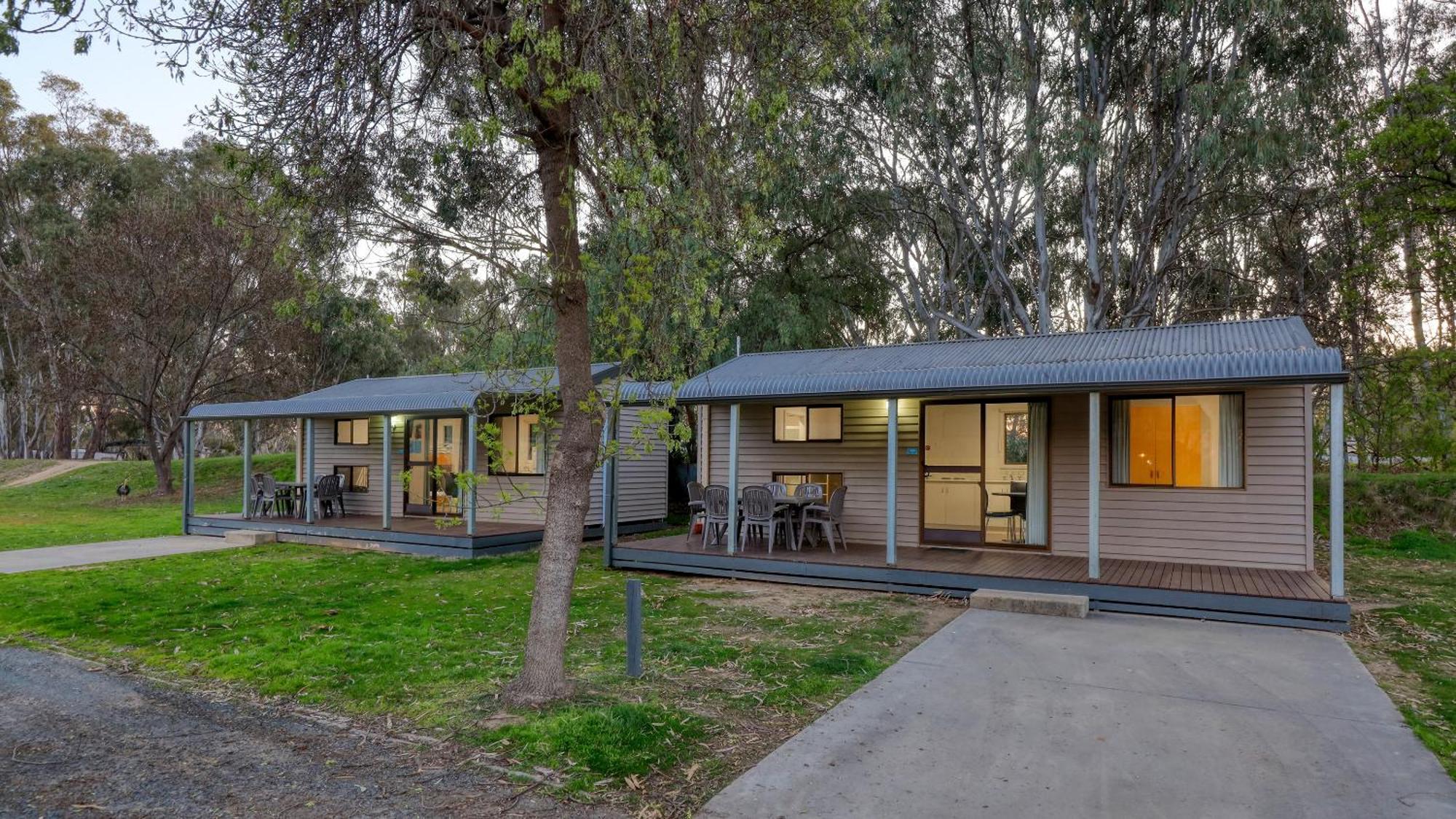 Deniliquin Riverside Caravan Park Dış mekan fotoğraf