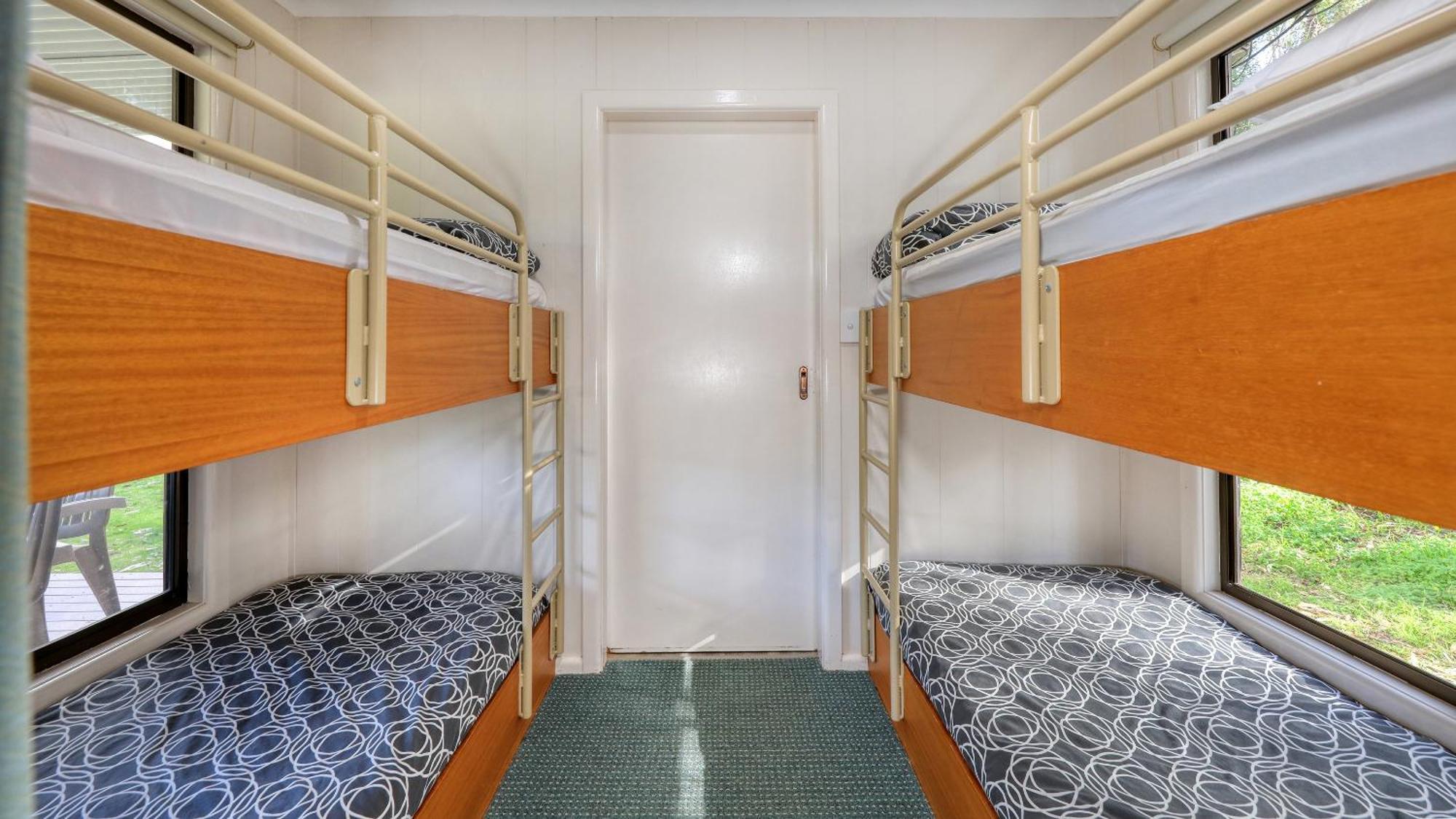 Deniliquin Riverside Caravan Park Dış mekan fotoğraf