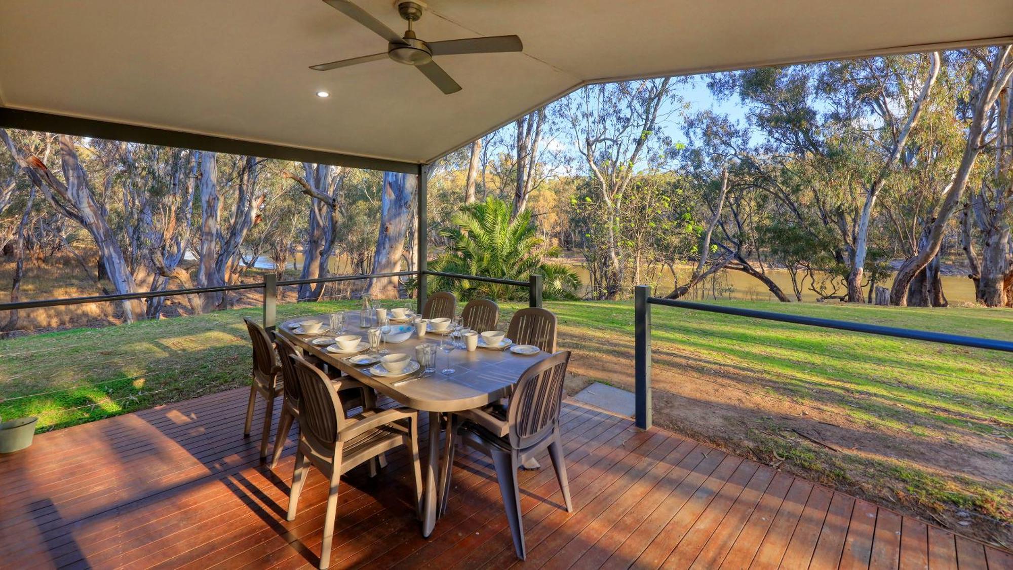 Deniliquin Riverside Caravan Park Dış mekan fotoğraf