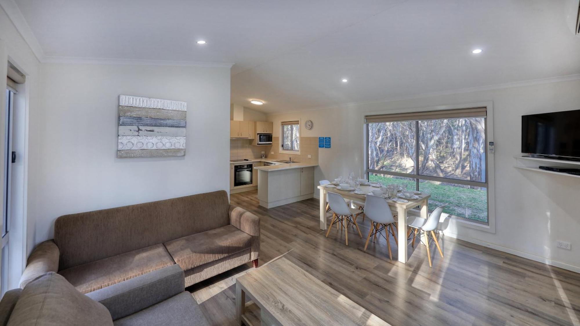 Deniliquin Riverside Caravan Park Dış mekan fotoğraf