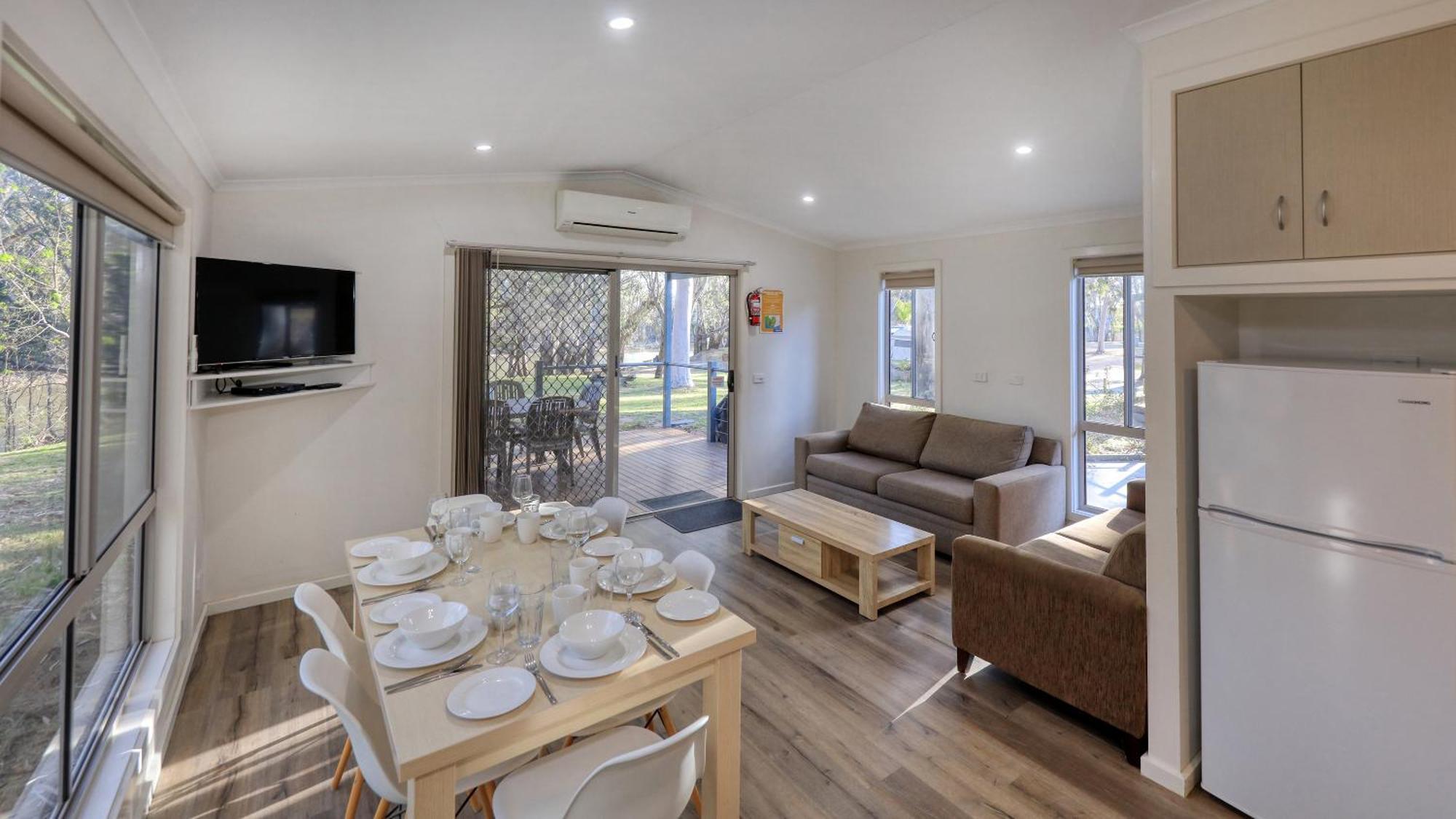 Deniliquin Riverside Caravan Park Dış mekan fotoğraf