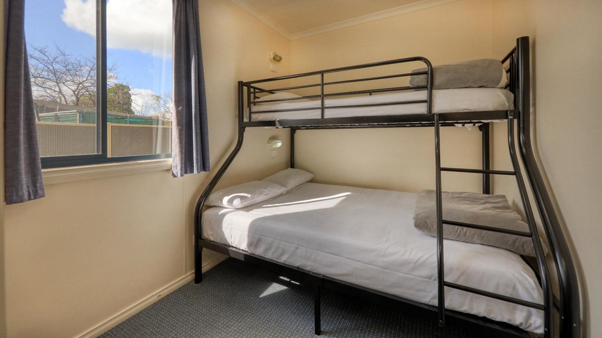 Deniliquin Riverside Caravan Park Dış mekan fotoğraf