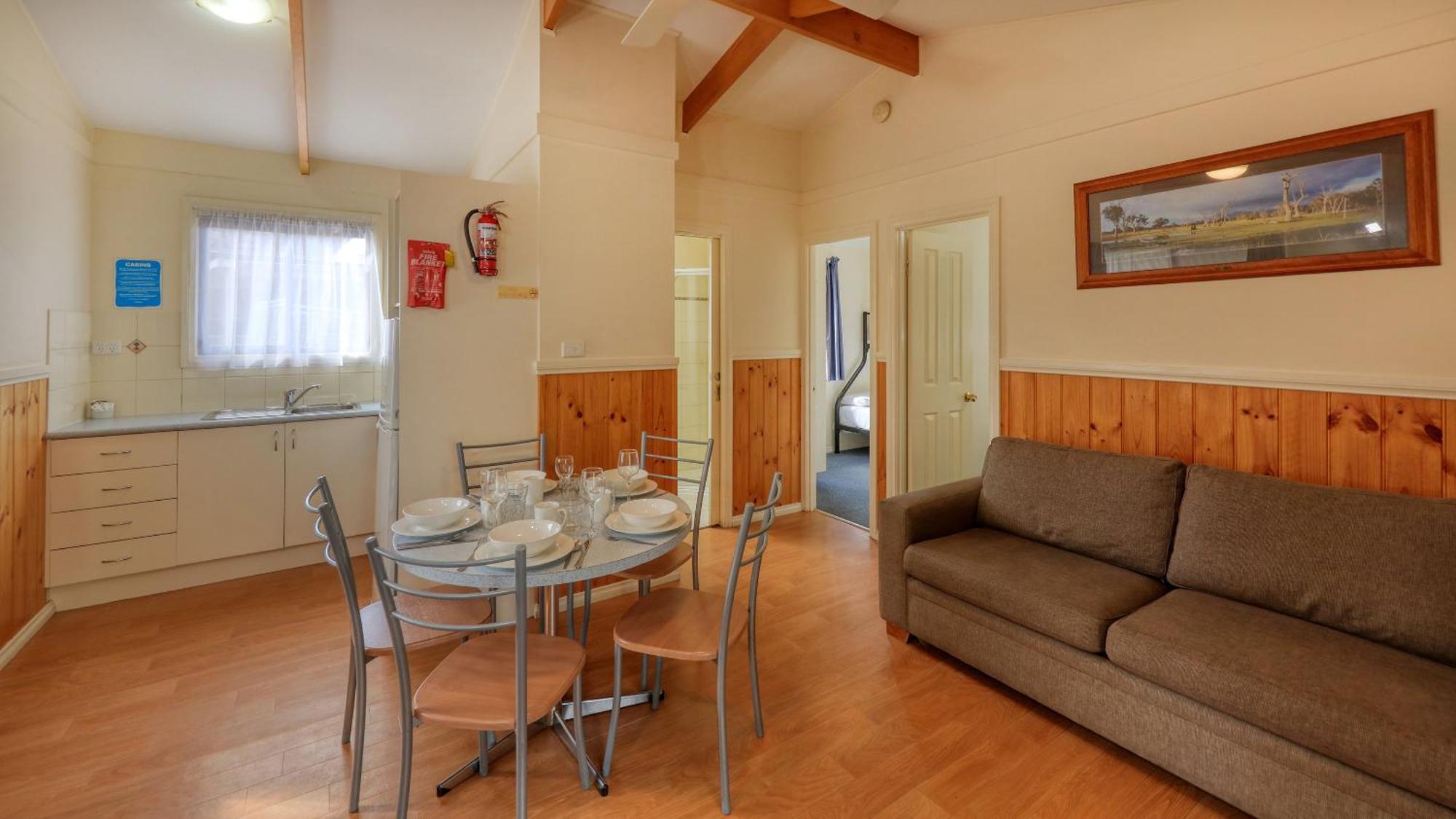 Deniliquin Riverside Caravan Park Dış mekan fotoğraf