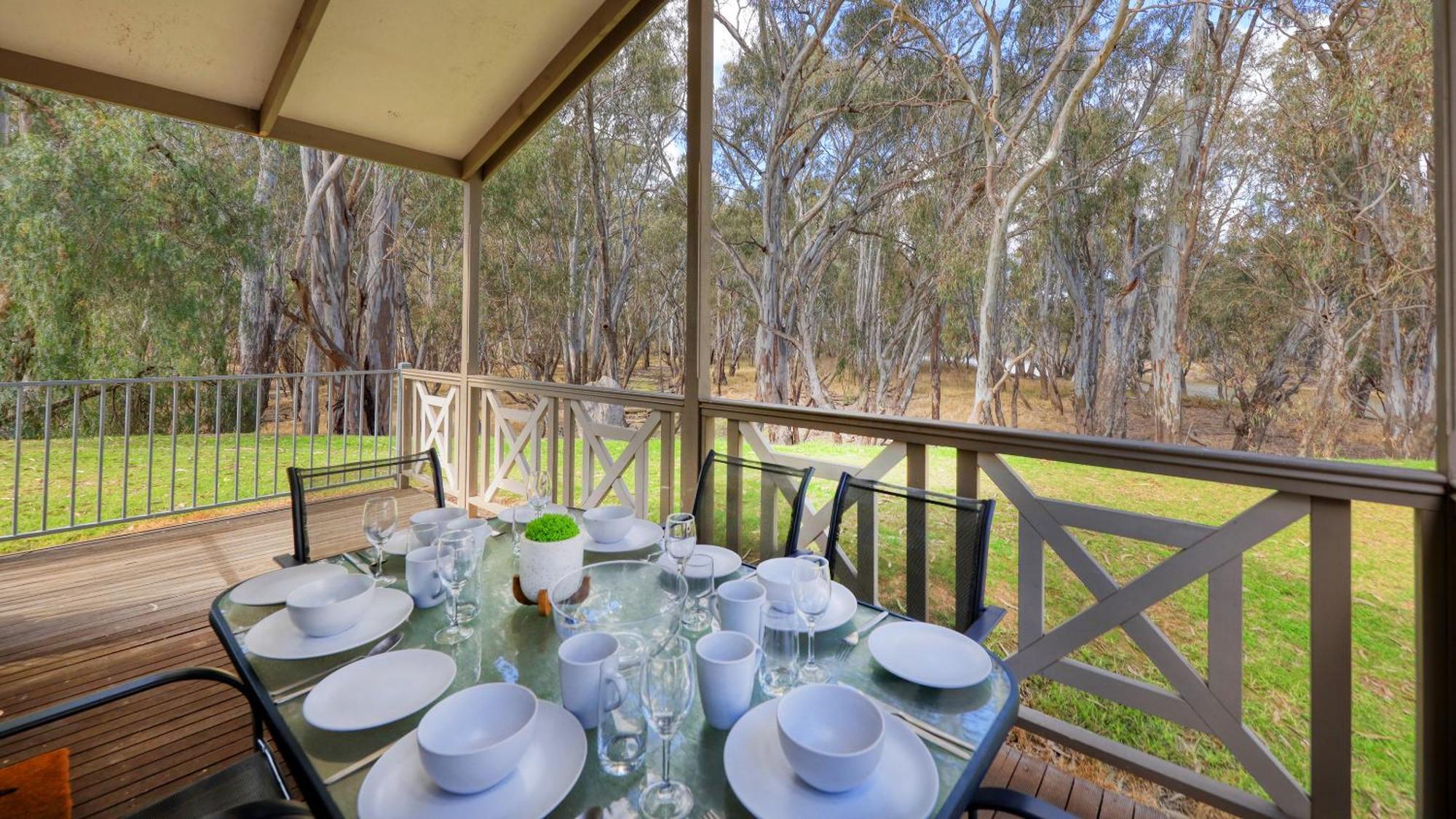 Deniliquin Riverside Caravan Park Dış mekan fotoğraf
