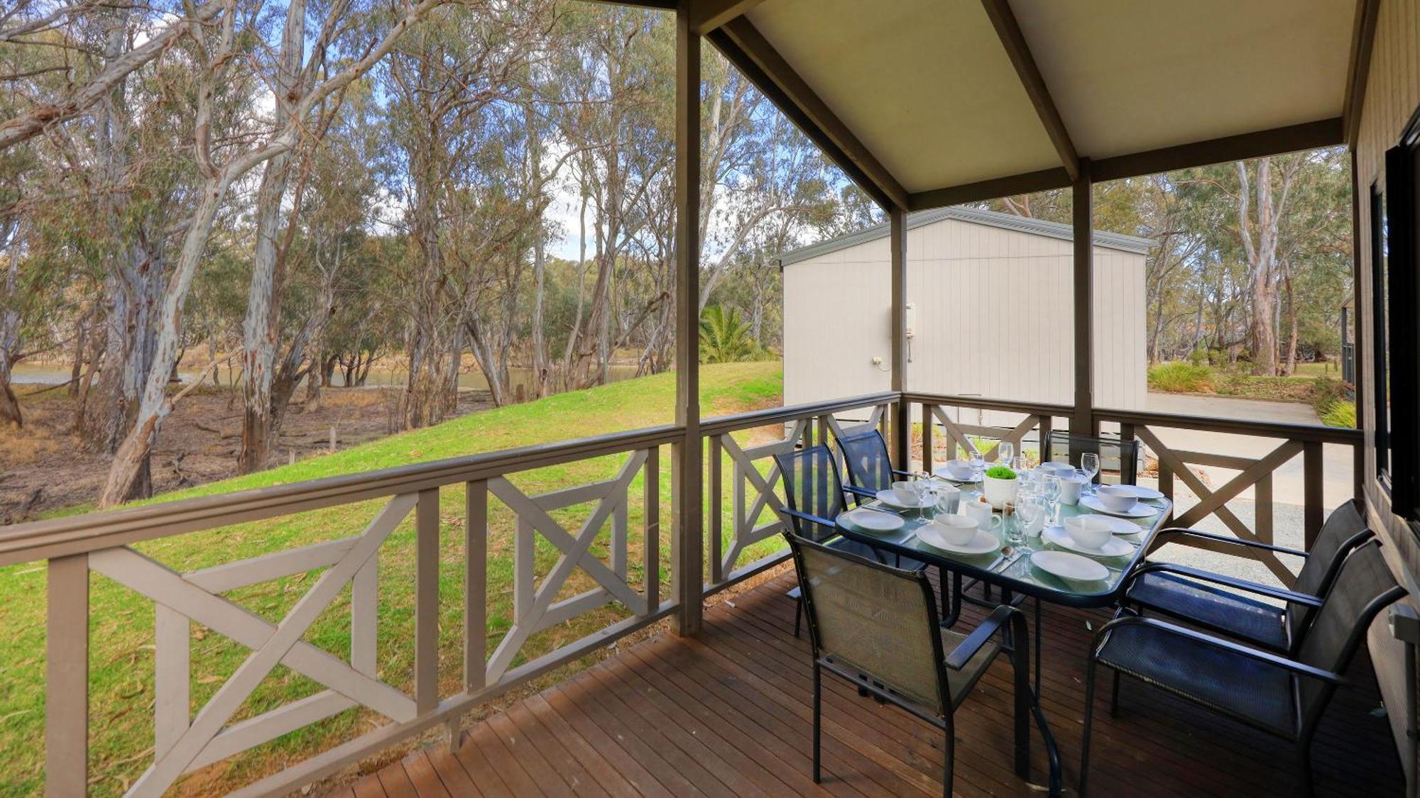 Deniliquin Riverside Caravan Park Dış mekan fotoğraf