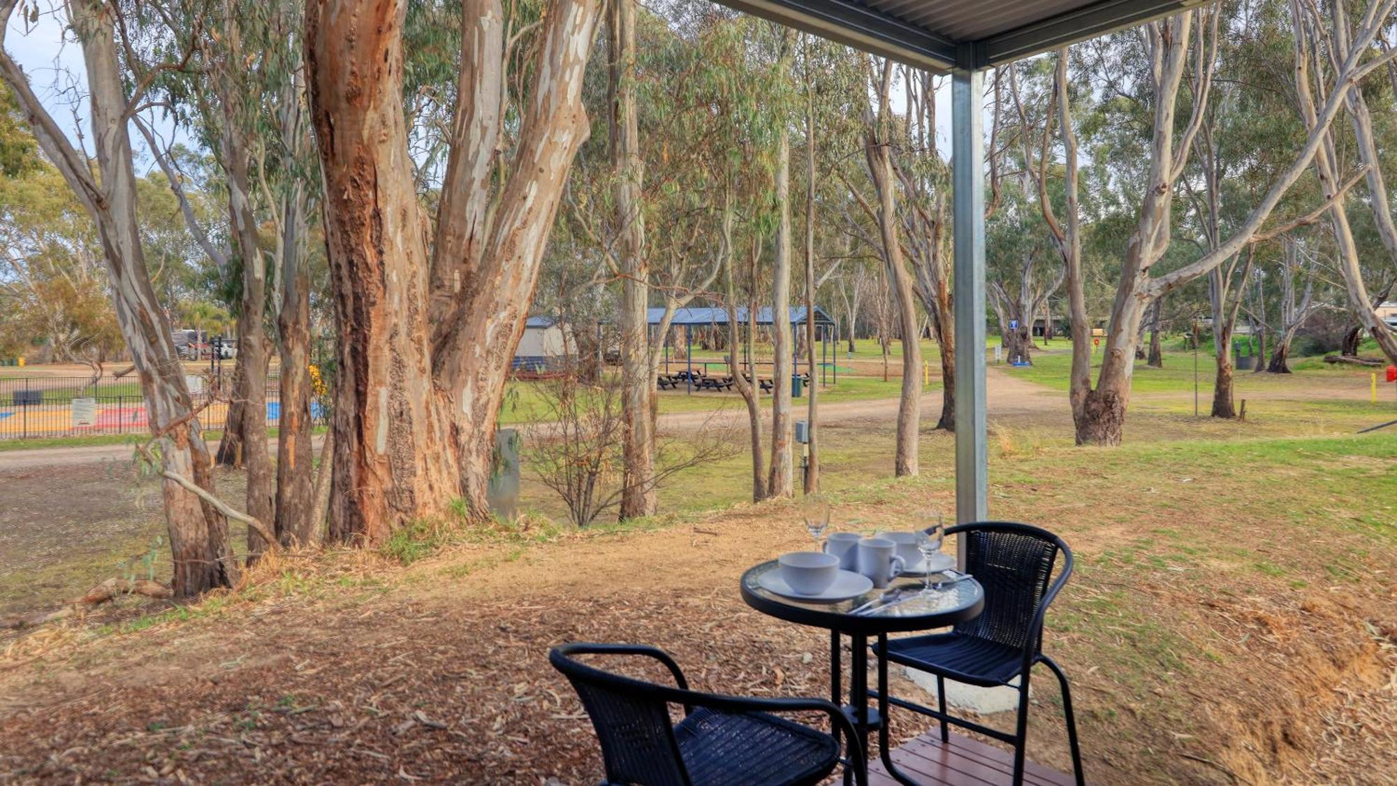 Deniliquin Riverside Caravan Park Dış mekan fotoğraf