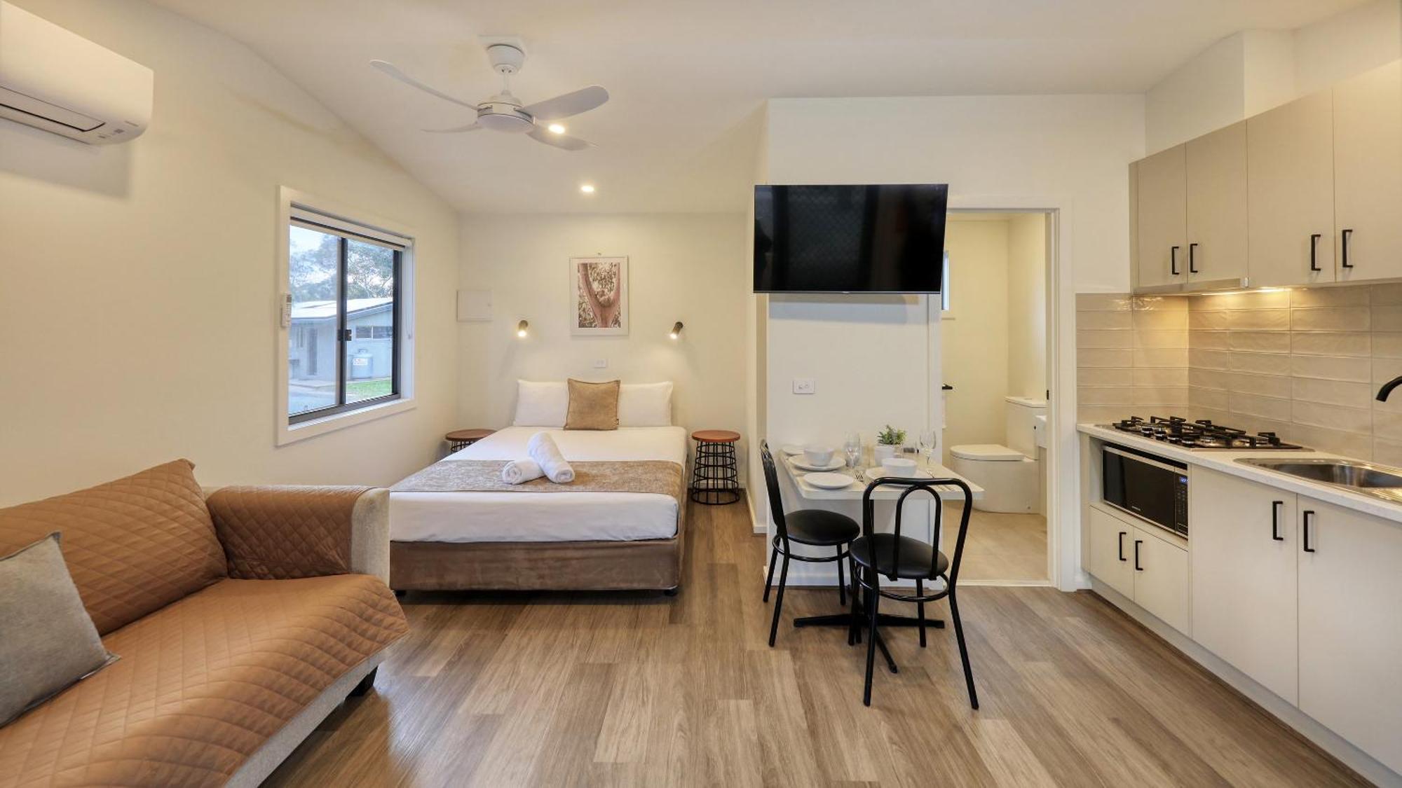 Deniliquin Riverside Caravan Park Dış mekan fotoğraf