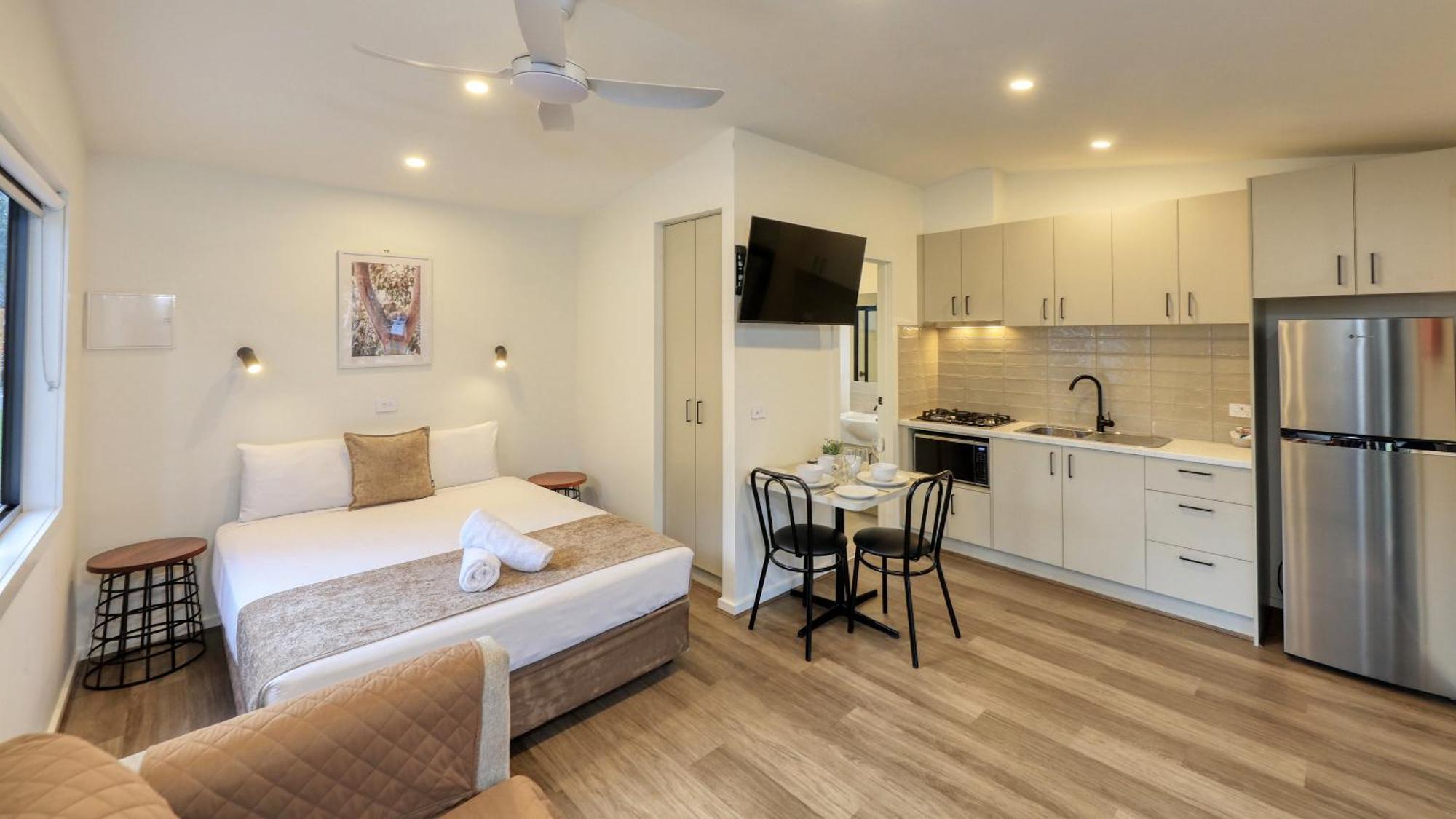 Deniliquin Riverside Caravan Park Dış mekan fotoğraf