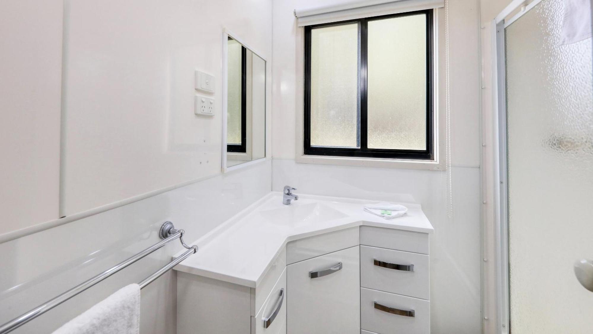 Deniliquin Riverside Caravan Park Dış mekan fotoğraf