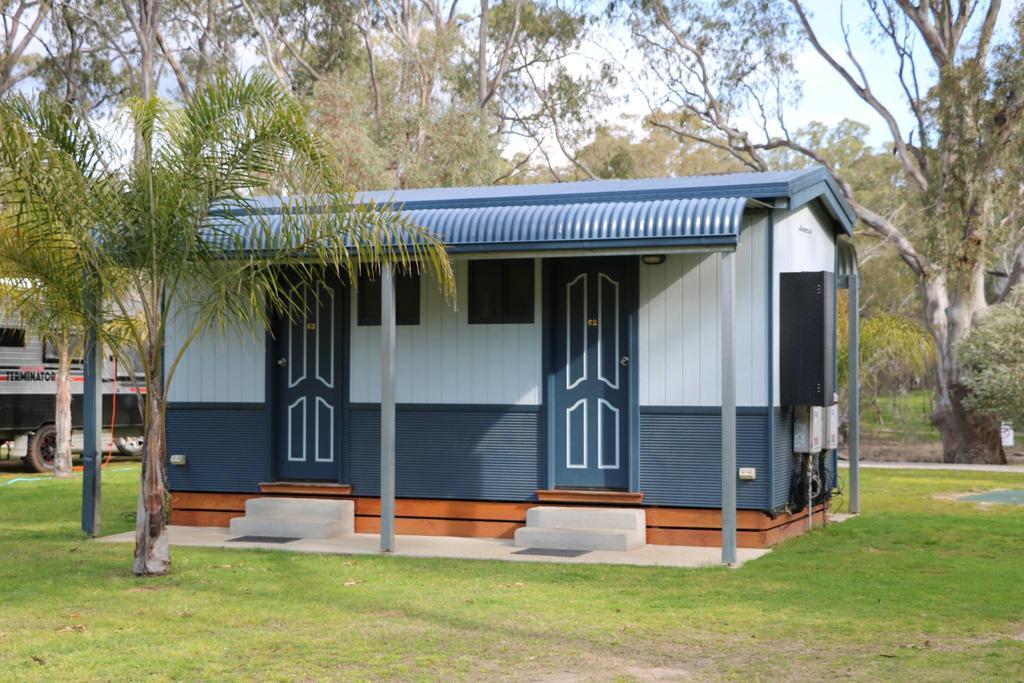 Deniliquin Riverside Caravan Park Dış mekan fotoğraf