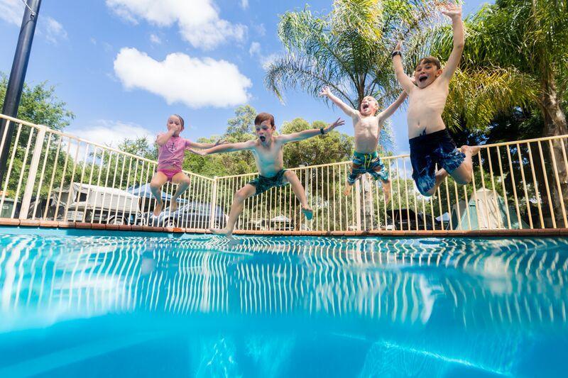Deniliquin Riverside Caravan Park Dış mekan fotoğraf
